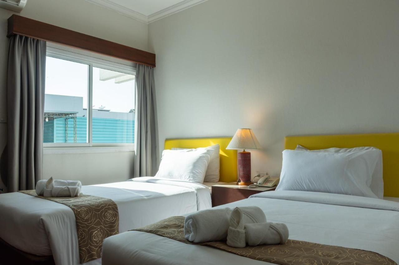 Mayflower Grand Hotel Korat Накхонратчасима Экстерьер фото