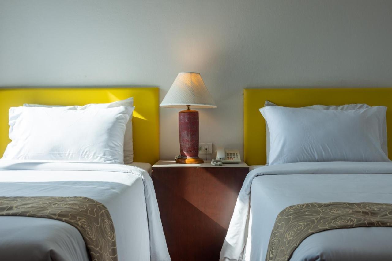Mayflower Grand Hotel Korat Накхонратчасима Экстерьер фото