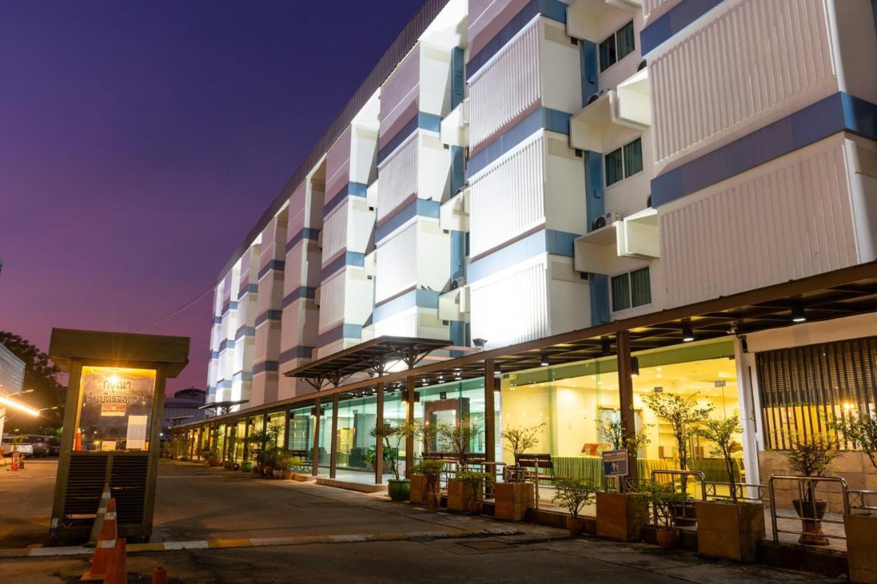 Mayflower Grand Hotel Korat Накхонратчасима Экстерьер фото