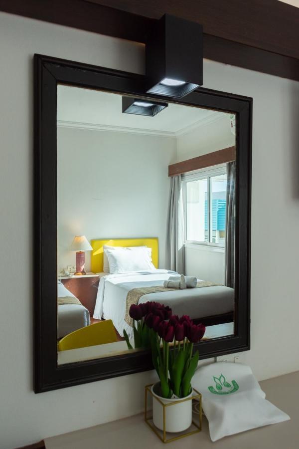 Mayflower Grand Hotel Korat Накхонратчасима Экстерьер фото