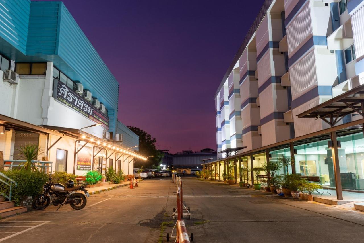 Mayflower Grand Hotel Korat Накхонратчасима Экстерьер фото