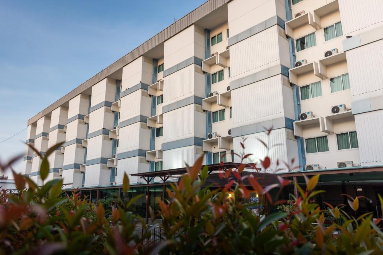 Mayflower Grand Hotel Korat Накхонратчасима Экстерьер фото