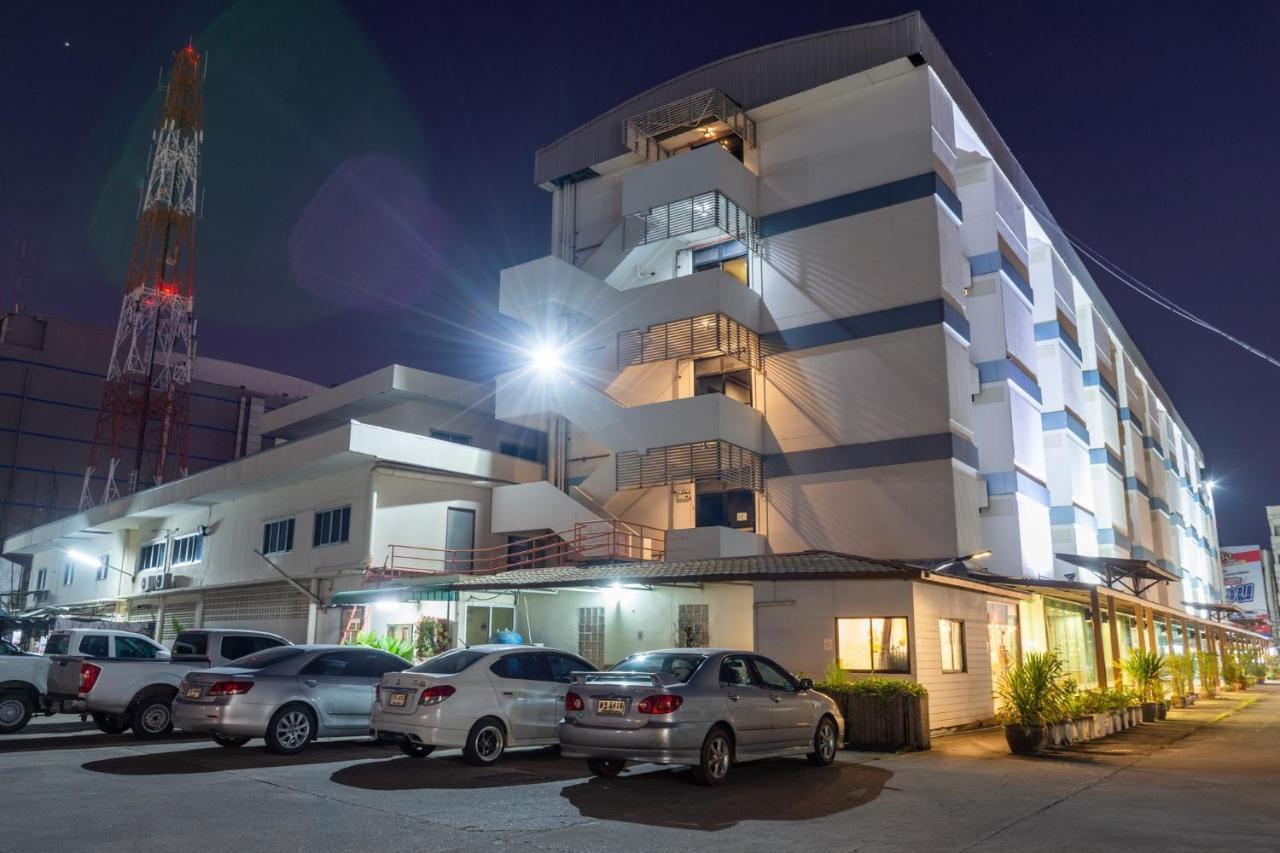 Mayflower Grand Hotel Korat Накхонратчасима Экстерьер фото