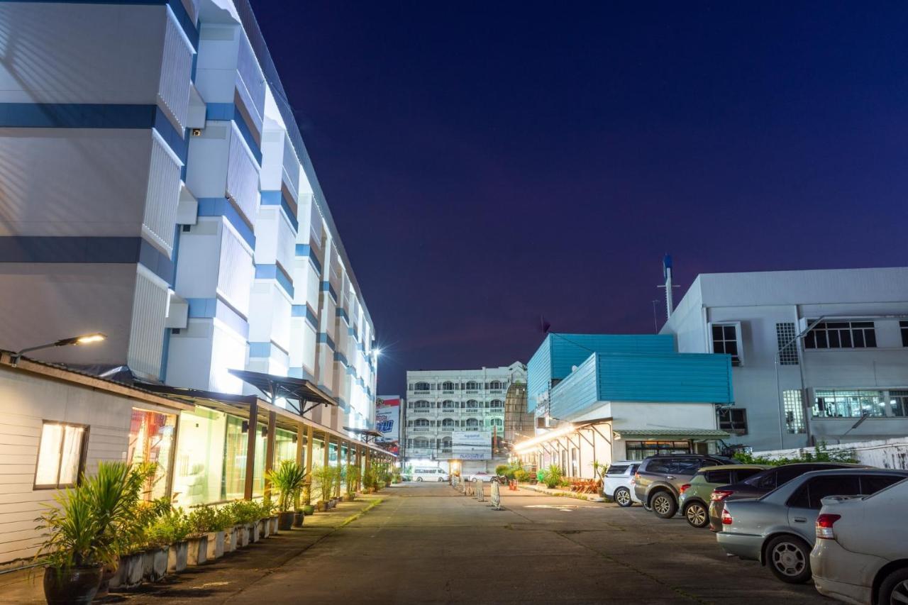 Mayflower Grand Hotel Korat Накхонратчасима Экстерьер фото